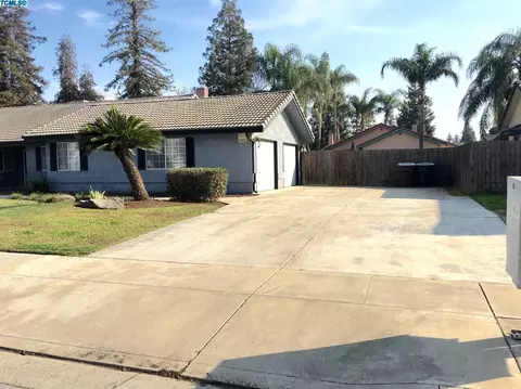 1295 E Richard Smith Ave, Tulare, CA 93274 photo 3