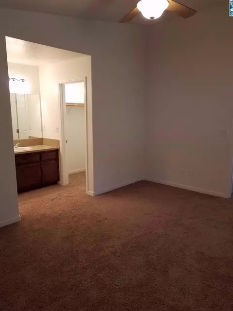 1500 E Sunnyview Ave, Visalia, CA 93292 photo 8