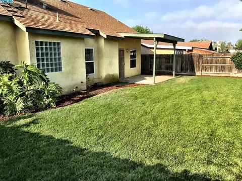 1630 E Knight Ct, Visalia, CA 93292 photo 13
