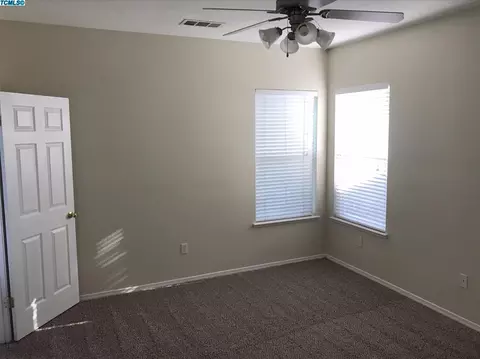 1630 E Knight Ct, Visalia, CA 93292 photo 9
