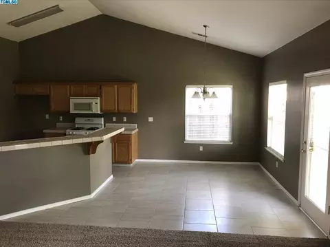 1630 E Knight Ct, Visalia, CA 93292 photo 15