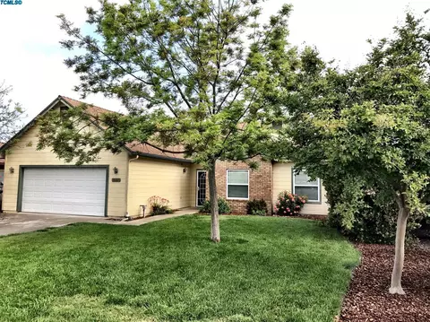 1630 E Knight Ct, Visalia, CA 93292 photo 2