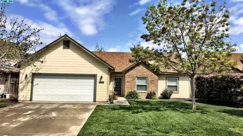 1630 E Knight Ct, Visalia, CA 93292 photo 1
