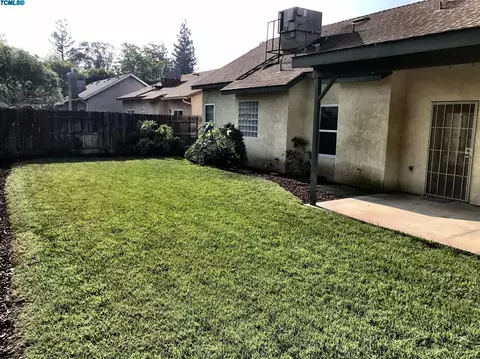 1630 E Knight Ct, Visalia, CA 93292 photo 4
