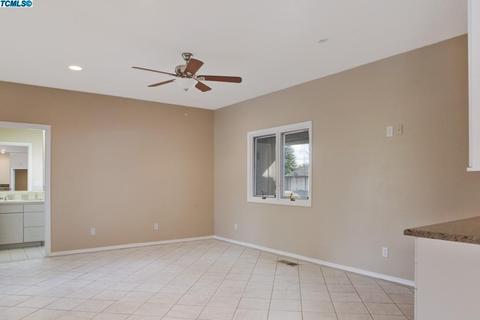 208 E Parkview Ave, Visalia, CA 93277 photo 19