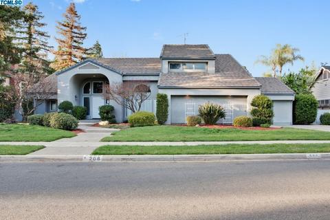 208 E Parkview Ave, Visalia, CA 93277 photo 1