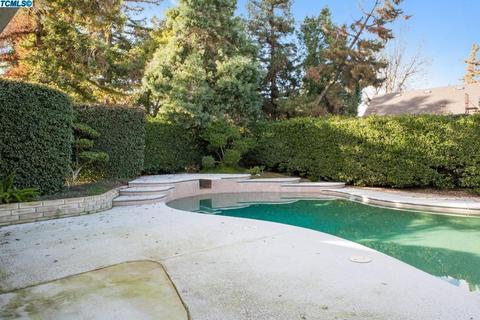 208 E Parkview Ave, Visalia, CA 93277 photo 41