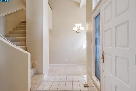 208 E Parkview Ave, Visalia, CA 93277 photo 5