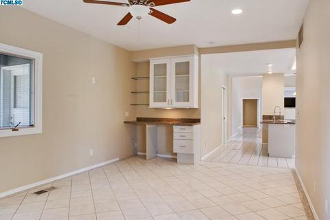 208 E Parkview Ave, Visalia, CA 93277 photo 18