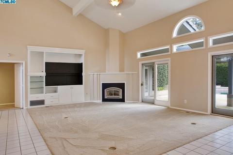 208 E Parkview Ave, Visalia, CA 93277 photo 8