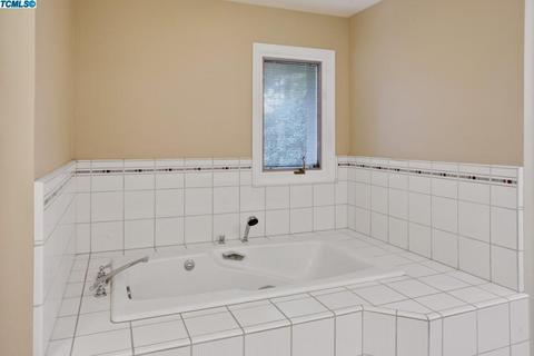 208 E Parkview Ave, Visalia, CA 93277 photo 26