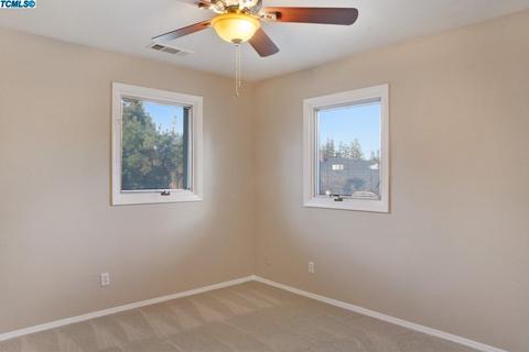 208 E Parkview Ave, Visalia, CA 93277 photo 35