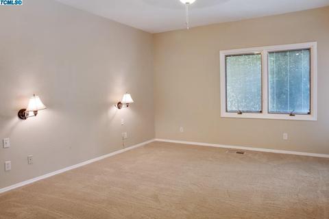 208 E Parkview Ave, Visalia, CA 93277 photo 22