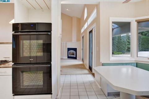 208 E Parkview Ave, Visalia, CA 93277 photo 14