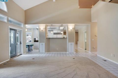 208 E Parkview Ave, Visalia, CA 93277 photo 10