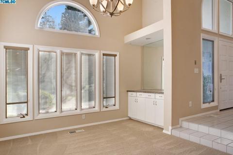 208 E Parkview Ave, Visalia, CA 93277 photo 7