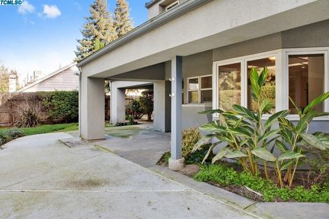 208 E Parkview Ave, Visalia, CA 93277 photo 42