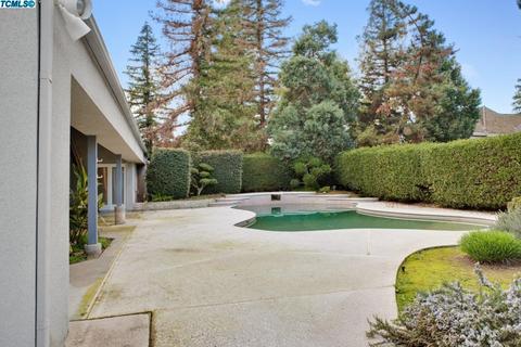 208 E Parkview Ave, Visalia, CA 93277 photo 43