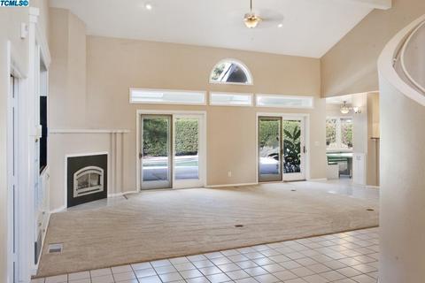 208 E Parkview Ave, Visalia, CA 93277 photo 6