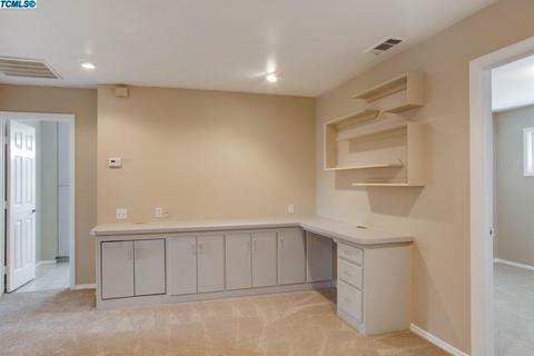 208 E Parkview Ave, Visalia, CA 93277 photo 31
