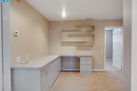 208 E Parkview Ave, Visalia, CA 93277 photo 30
