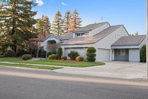 208 E Parkview Ave, Visalia, CA 93277 photo 2