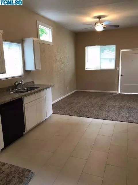 1563 E Alpine Ave, Tulare, CA 93274 photo 3