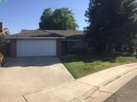 3627 E Center Ct, Visalia, CA 93292 photo 2
