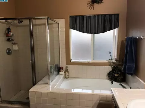 360 Hillcrest St, Lemoore, CA 93245 photo 12