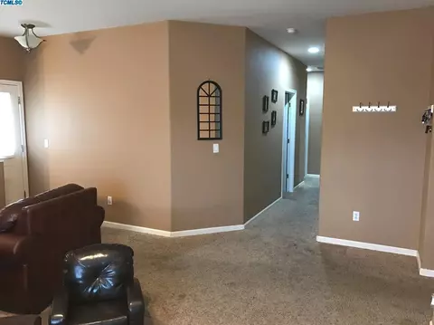 360 Hillcrest St, Lemoore, CA 93245 photo 8