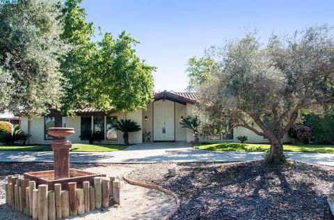 3326 E Prosperity Ave, Tulare, CA 93274 photo 1