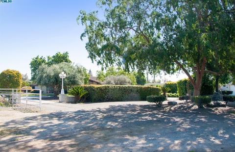 3326 E Prosperity Ave, Tulare, CA 93274 photo 2