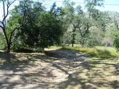 42486 Sierra Dr, Three Rivers, CA 93271 photo 2