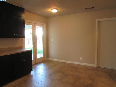 962 E Cinnamon Dr, Lemoore, CA 93245 photo 6