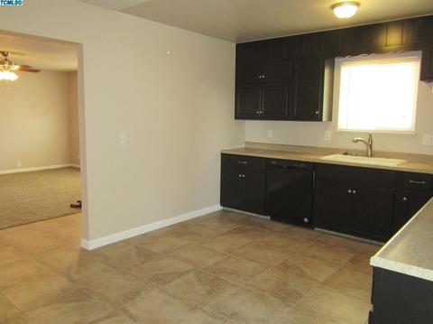 962 E Cinnamon Dr, Lemoore, CA 93245 photo 5