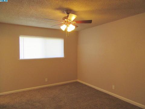 962 E Cinnamon Dr, Lemoore, CA 93245 photo 9