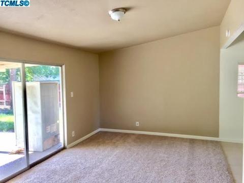 1117 N Enos St, Visalia, CA 93292 photo 6