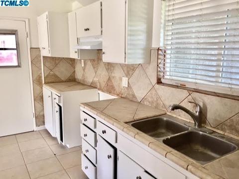 1117 N Enos St, Visalia, CA 93292 photo 4