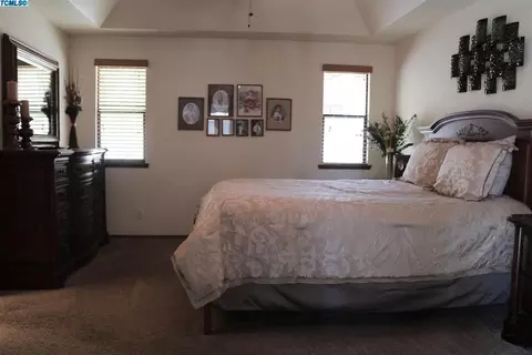 1949 E Paradise Ave, Visalia, CA 93292 photo 16