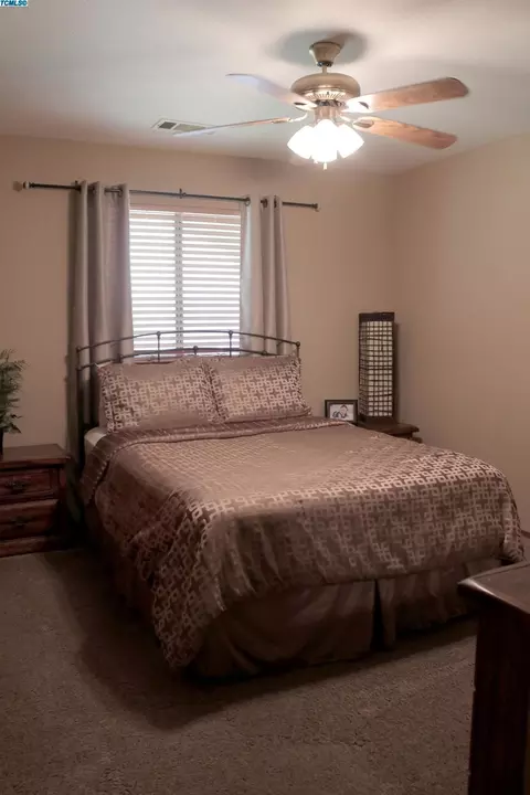 1949 E Paradise Ave, Visalia, CA 93292 photo 11