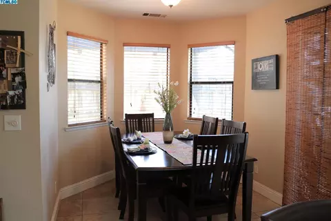 1949 E Paradise Ave, Visalia, CA 93292 photo 8