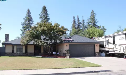 1949 E Paradise Ave, Visalia, CA 93292 photo 2