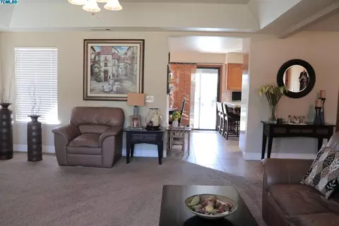 1949 E Paradise Ave, Visalia, CA 93292 photo 5