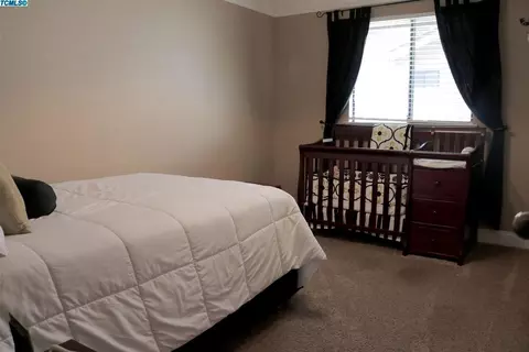 1949 E Paradise Ave, Visalia, CA 93292 photo 12