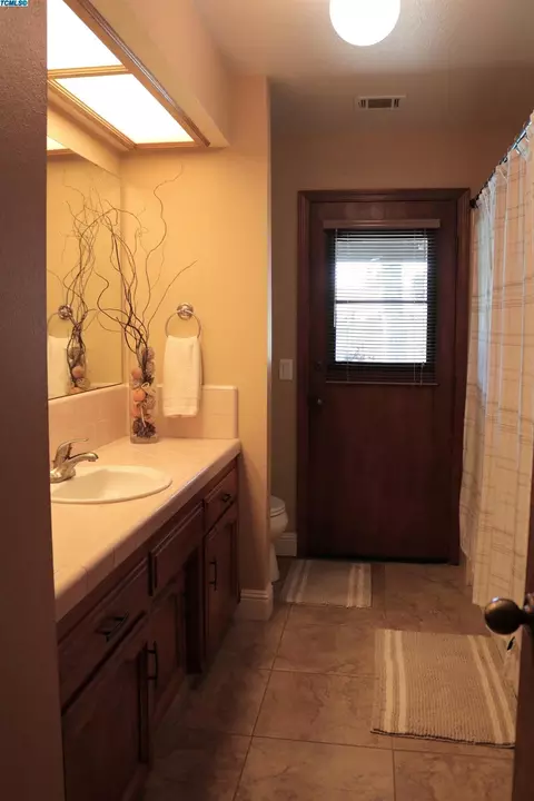 1949 E Paradise Ave, Visalia, CA 93292 photo 14