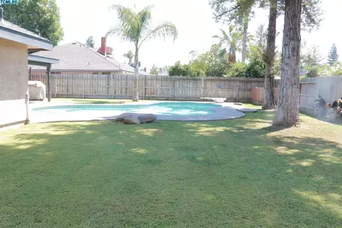 1949 E Paradise Ave, Visalia, CA 93292 photo 22