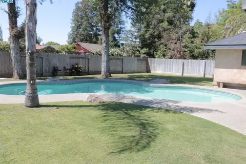 1949 E Paradise Ave, Visalia, CA 93292 photo 21