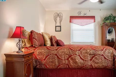 805 E Laurel Ave, Visalia, CA 93292 photo 21