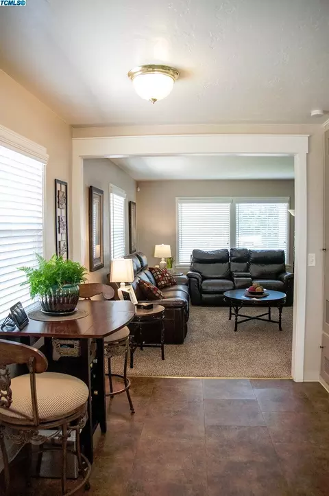 805 E Laurel Ave, Visalia, CA 93292 photo 18