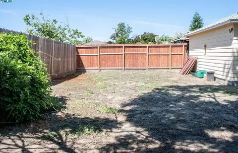 805 E Laurel Ave, Visalia, CA 93292 photo 31